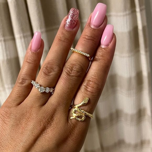 Chevron V shape sparkling 2ct tw stone wedding band! - Picture 5 of 13